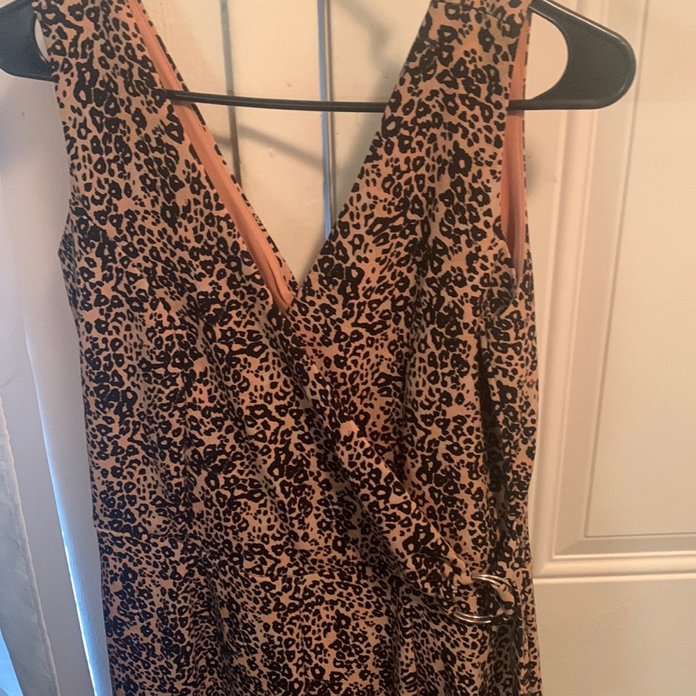 High-low prices brand name black tape category is Juniors Size Medium